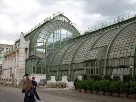 21._schmetterlinghaus_lepkehaz_a_burggartenben.jpg